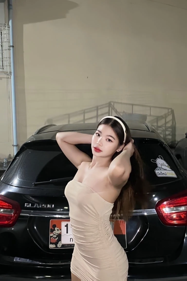 น้อง โมเน่