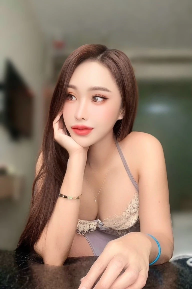 อิงฟ้า Model สุดสวย หญิงแท้