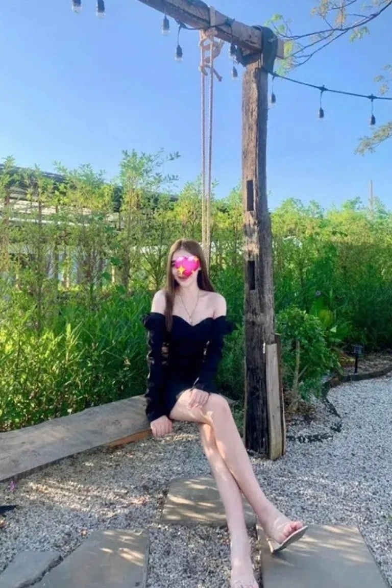 น้อง อมยิ้ม