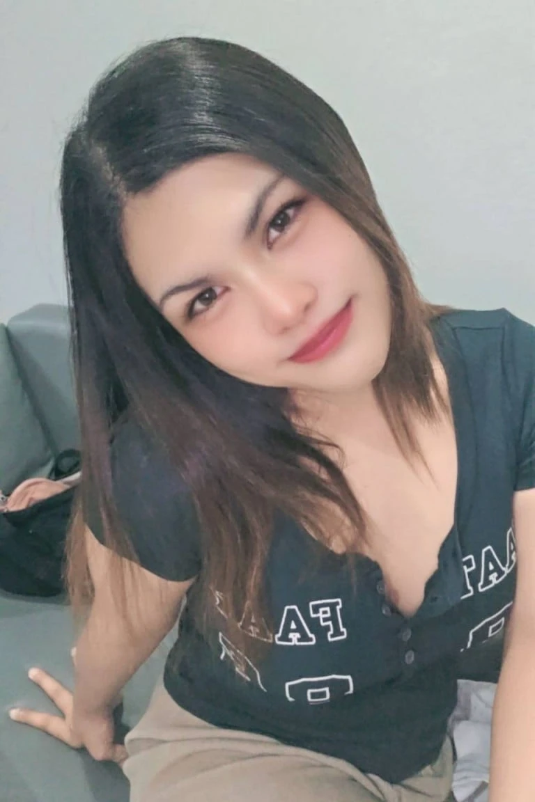 พลอยลี่