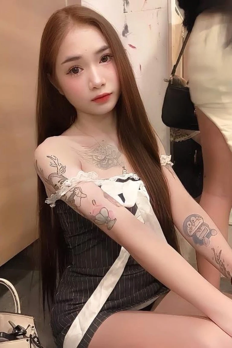 คิวว่าง สาวสองตัวเล็ก